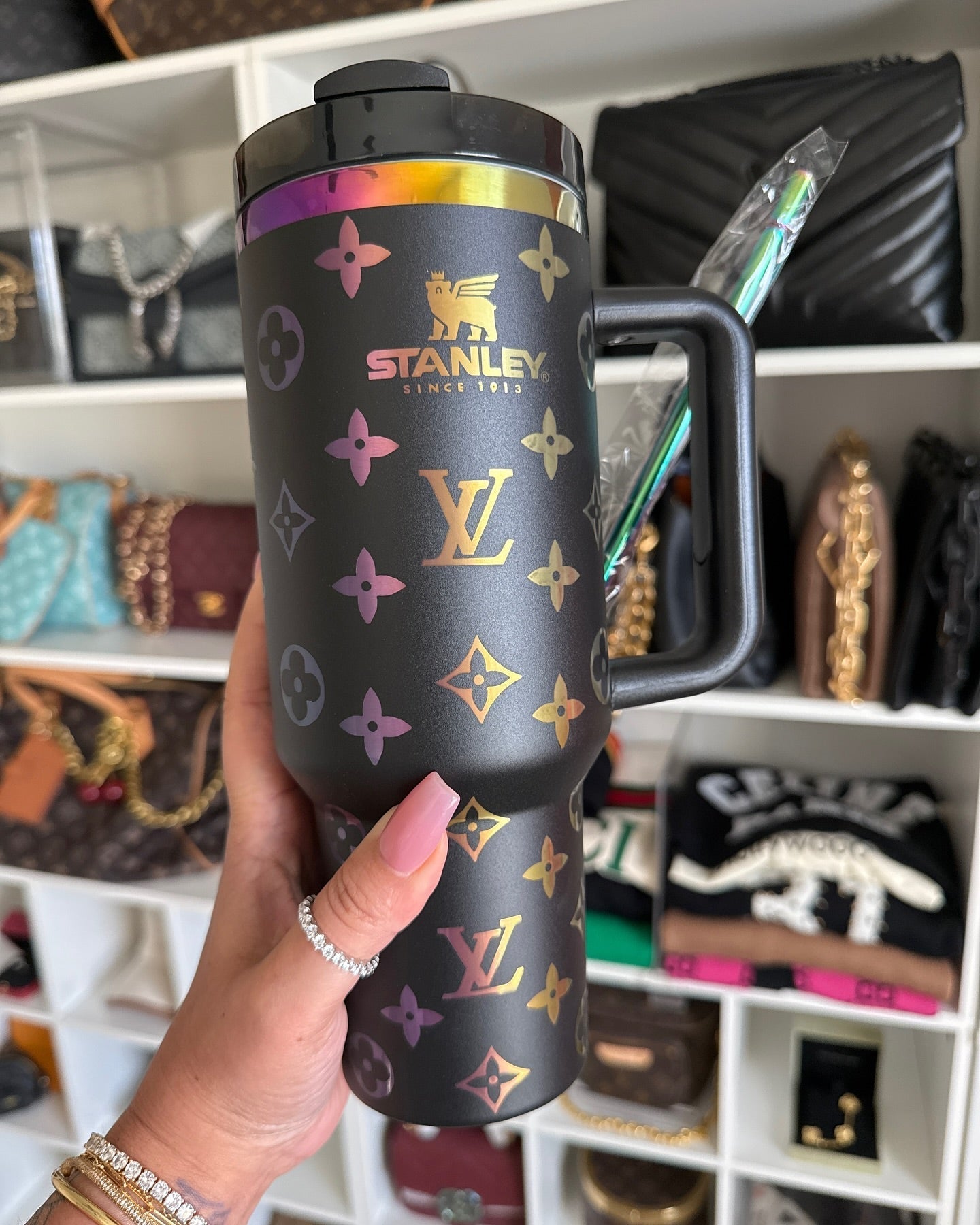 40oz Luxury-Inspired Quencher Tumbler – Rainbow Black